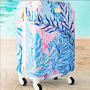 NWT Lilly Pulitzer hard suitcase (FIRM PRICE)